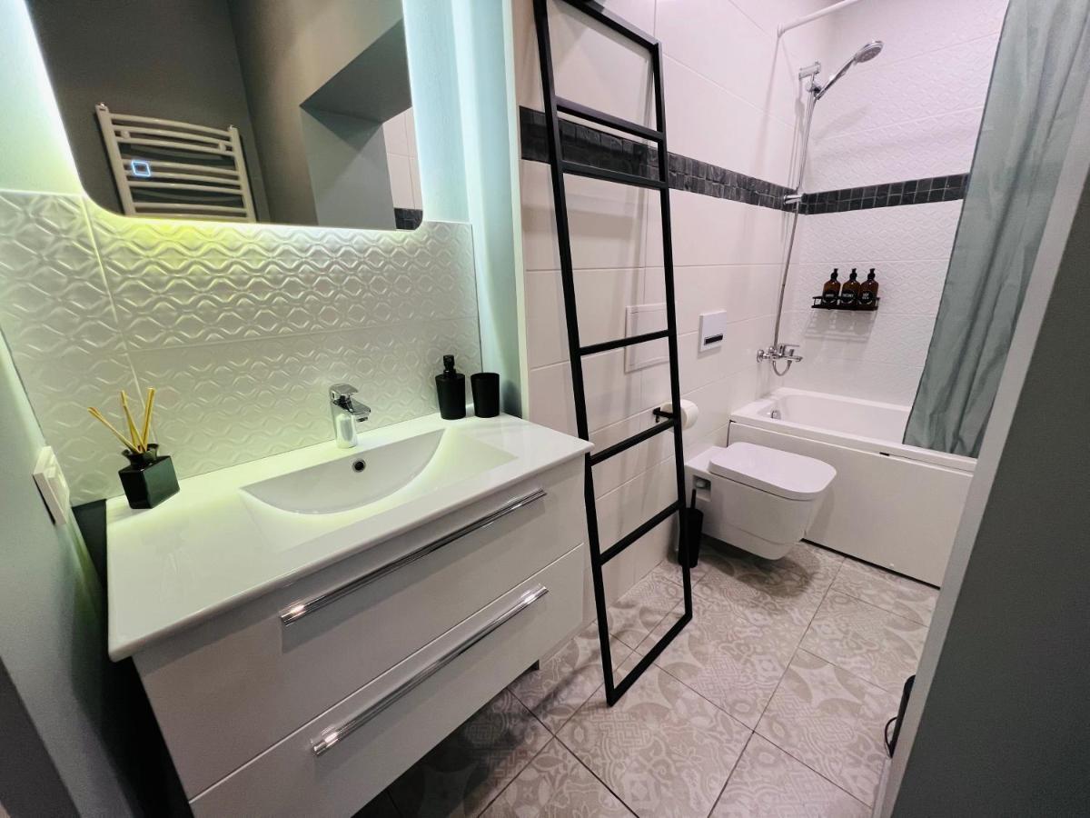 The Right Coast Apartment With Free Private Parking 리가 외부 사진